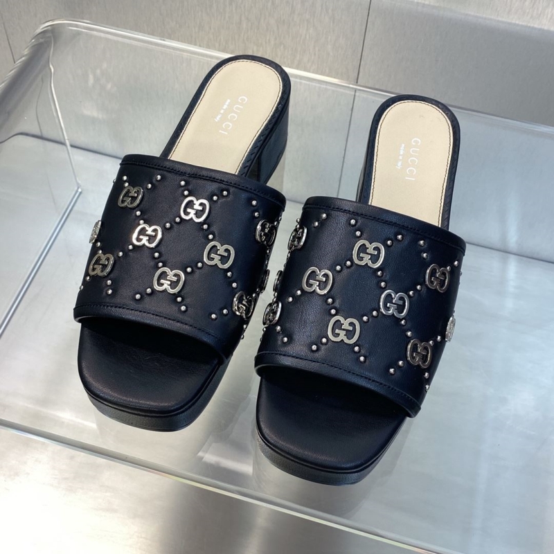 G*u*i slippers